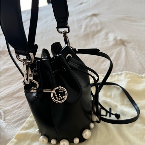 Fendi Mini Mon Tresor Pearl black bucket bag - Picture 8 of 15